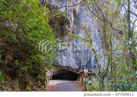 Taisho-era hand-dug tunnel, North side of Hayama No. 2 Tunnel 5, Takahashi City, Okayama Prefecture 97789911