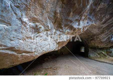 大正時代的手挖隧道 岡山縣高橋市葉山2號隧道4號內 97789921