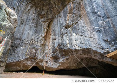 岡山縣高橋市葉山2號隧道北側12號大正手挖隧道 97789922