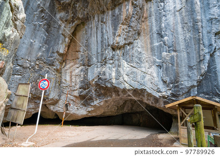 Taisho-era hand-dug tunnel, 15 north side of Hayama No. 2 Tunnel, Takahashi City, Okayama Prefecture Taisho-era hand-dug tunnel, 15 north side of Hayama No. 2 Tunnel, Takahashi City, Okayama Prefecture 97789926