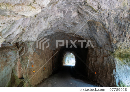 大正時代的手挖隧道 岡山縣高橋市葉山2號隧道6號內 97789928