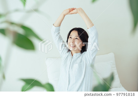 Pleasant awakening of middle-aged women 97791818