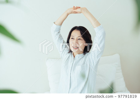 Pleasant awakening of middle-aged women Pleasant awakening of middle-aged women 97791819