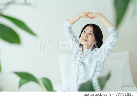 中年婦女的愉快覺醒 97791823
