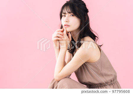 Female beauty beauty make-up skin care Female beauty beauty make-up skin care 97795608