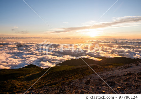 Hakusan mountain climbing scenery 97796124