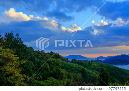 秋天的瀨戶內風景讓你感到孤獨 秋天的瀨戶內風景讓你感到孤獨 97797255