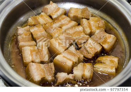 Rafute (braised pork belly) being cooked 97797354