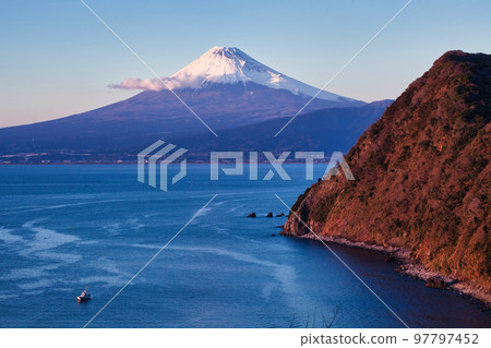 從伊豆半島看到的隆冬富士山 Part 4（日落時分） 97797452