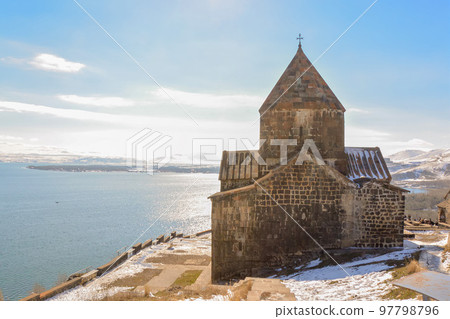 亞美尼亞塞萬湖岸邊的修道院 97798796