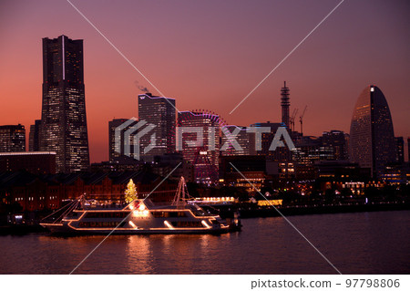 Sunset at the Minato Mirai Sunset at the Minato Mirai 97798806