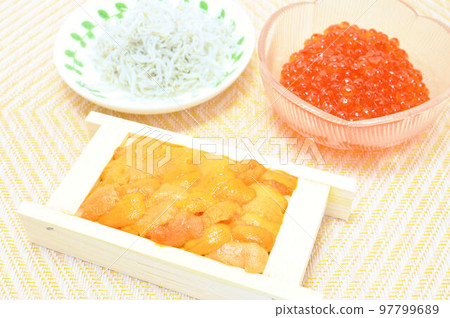 Sea urchin, salmon roe and shirasu 97799689