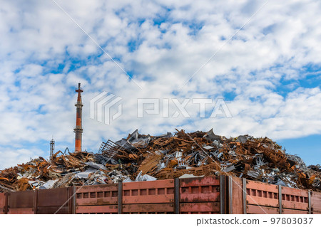 大量工業廢料堆積 97803037