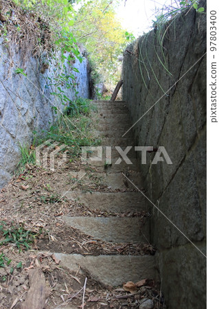 Stairs to the Ruins of the Control Tower of the Northern Battery - Ruins of the Geiyo Fortress Kojima Battery Stairs to the Ruins of the Control Tower of the Northern Battery - Ruins of the Geiyo Fortress Kojima Battery 97803400