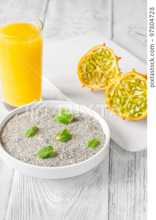 Chia seed pudding 97804728