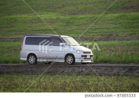 One Box Car Minivan Drive 97805333