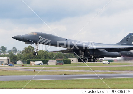 US Air Force B-1B Lancer supersonic bomber takeoff US Air Force B-1B Lancer supersonic bomber takeoff 97806309