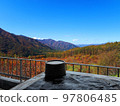 A superb view open-air bath while watching the autumn leaves 97806485