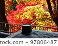 A superb view open-air bath while watching the autumn leaves 97806487