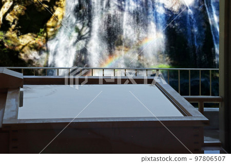 An open-air bath with a spectacular view of nature 97806507