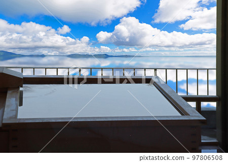 An open-air bath with a spectacular view of nature 97806508