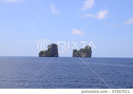 乘渡輪遊覽泰國風景秀麗的偏遠島嶼，皮皮萊島，皮皮島 97807021
