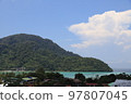從泰國皮皮島 Loh Dalam 海灘的山上眺望 97807045
