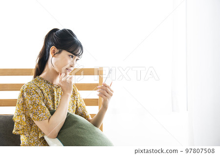 Smartphone, young woman, search, research, anxiety, worries, bedroom Smartphone, young woman, search, research, anxiety, worries, bedroom 97807508