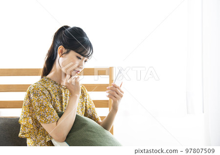 Smartphone, young woman, search, research, anxiety, worries, bedroom Smartphone, young woman, search, research, anxiety, worries, bedroom 97807509