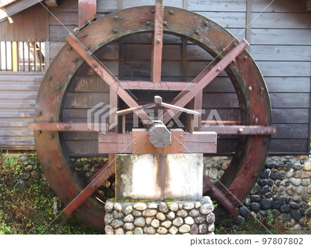 旋轉的水輪 97807802
