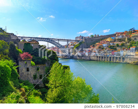 Abandoned building sunshine cityscape Porto Abandoned building sunshine cityscape Porto 97808234