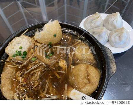 中國酸辣湯和小籠包 97808628