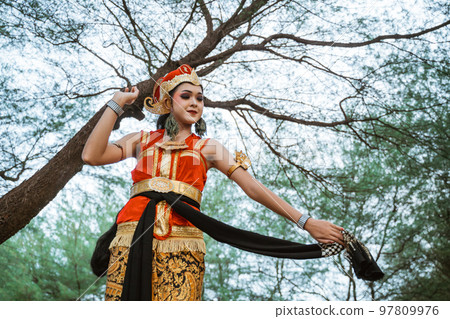 women presenting traditional Javanese dance movements 97809976