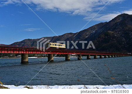 Yura River Bridge in winter 97810303