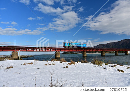 Yura River Bridge in winter 97810725