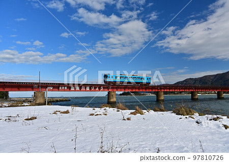 Yura River Bridge in winter 97810726