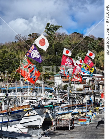 Scenery of Murotsu fishing port on New Year's Day 2022 Big catch flag Scenery of Murotsu fishing port on New Year's Day 2022 Big catch flag 97810946