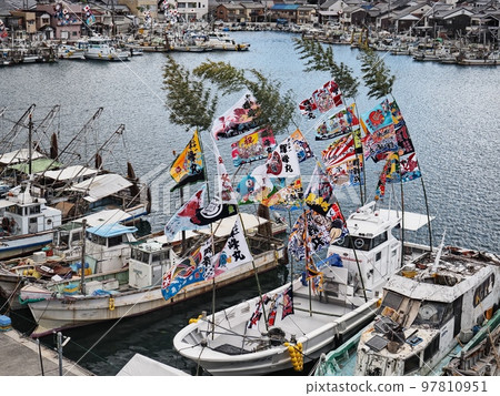 Scenery of Murotsu fishing port on New Year's Day 2022 Big catch flag 97810951
