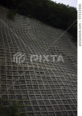 山坡上的斜坡 97810986