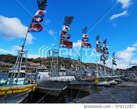 Scenery of Murotsu fishing port on New Year's Day 2022 Big catch flag 97811287