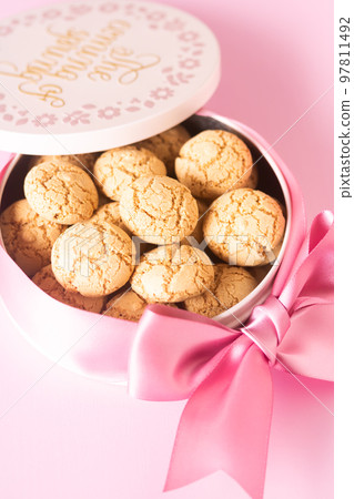 杏仁味意大利傳統點心“Amaretti” 97811492