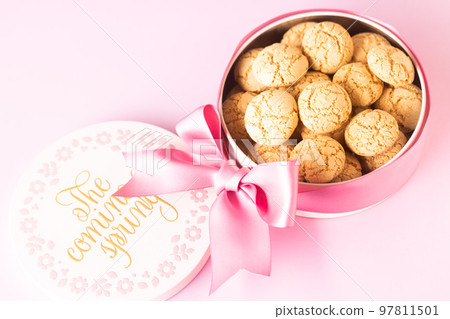 Almond flavored Italian traditional sweets "Amaretti" 97811501