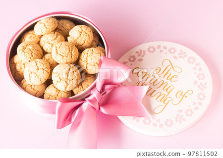 Almond flavored Italian traditional sweets "Amaretti" 97811502