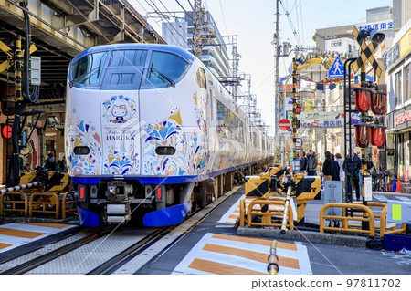 281系關西機場特快Haruka通過大阪府城橋鐵路道口 97811702