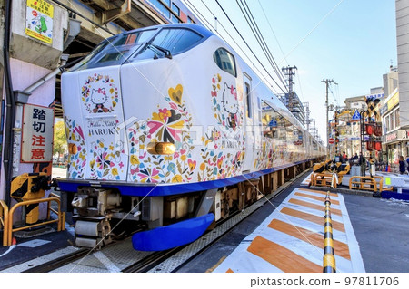 281系關西機場特快Haruka通過大阪府城橋鐵路道口 97811706