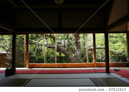 Hosen-in Temple in Ohara, famous for its framed garden 97812913