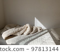 早晨的陽光插入的房間 97813144