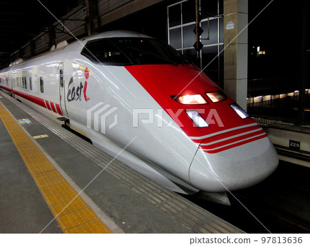 Easti/Omiya Station/Timetable unpublished, JR East's Shinkansen test car that makes you happy when you see it/Saitama City, Saitama Prefecture (3) Easti/Omiya Station/Timetable unpublished, JR East's Shinkansen test car that makes you happy when you see it/Saitama City, Saitama Prefecture (3) 97813636