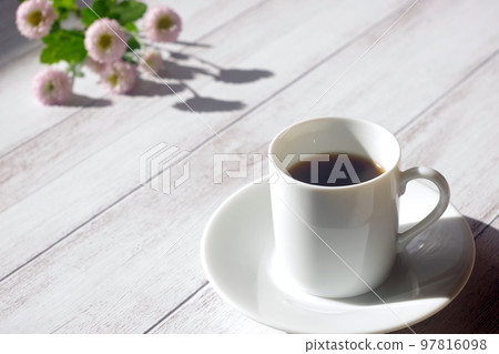 咖啡和鮮花 97816098