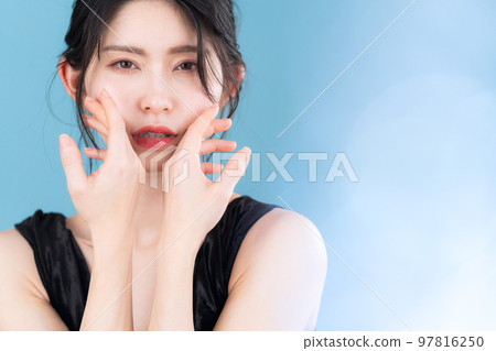 Female beauty beauty make-up skin care Female beauty beauty make-up skin care 97816250